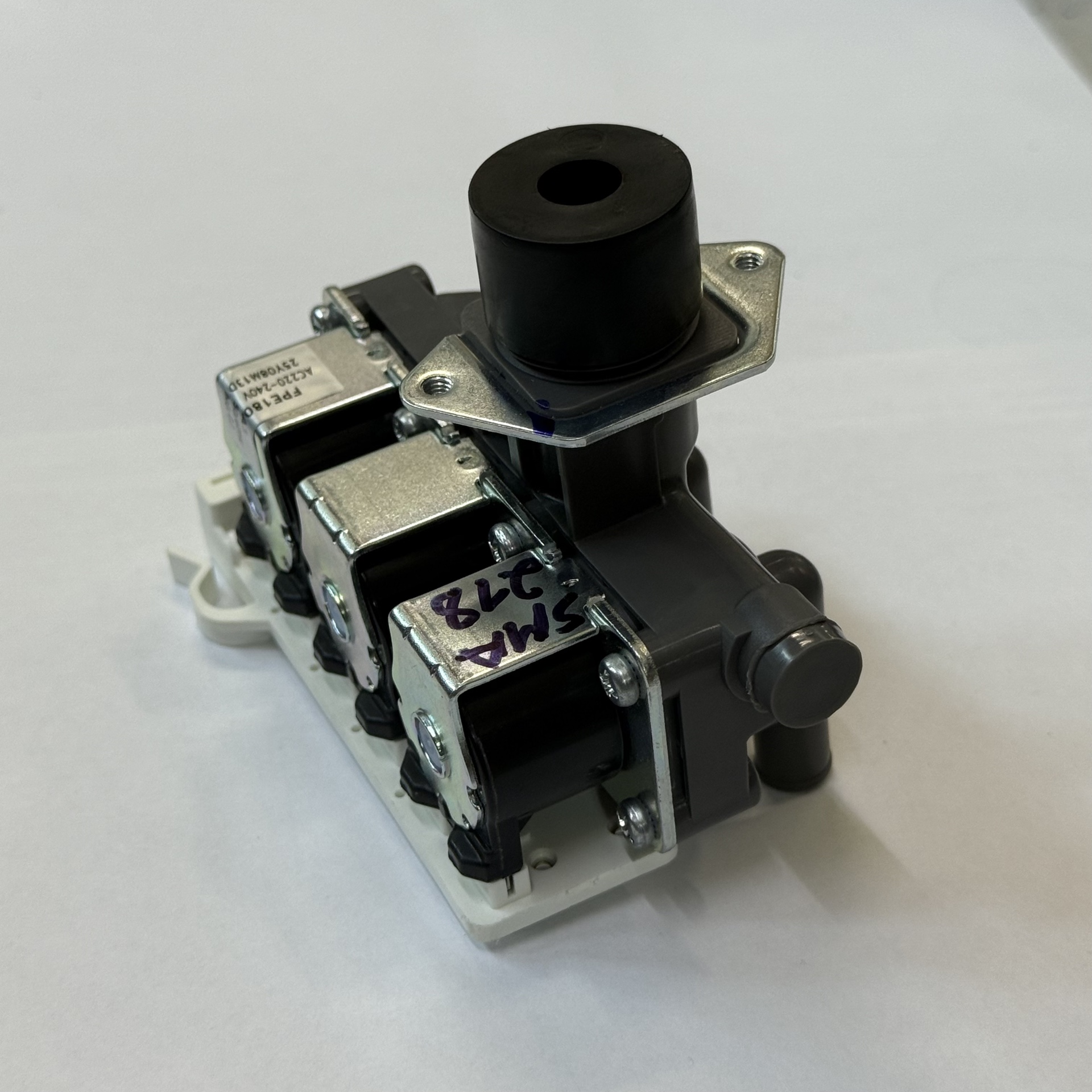 Клапан залива воды 3W-180  HAIER  FPE180A3, 25Y08M13D  SMA218