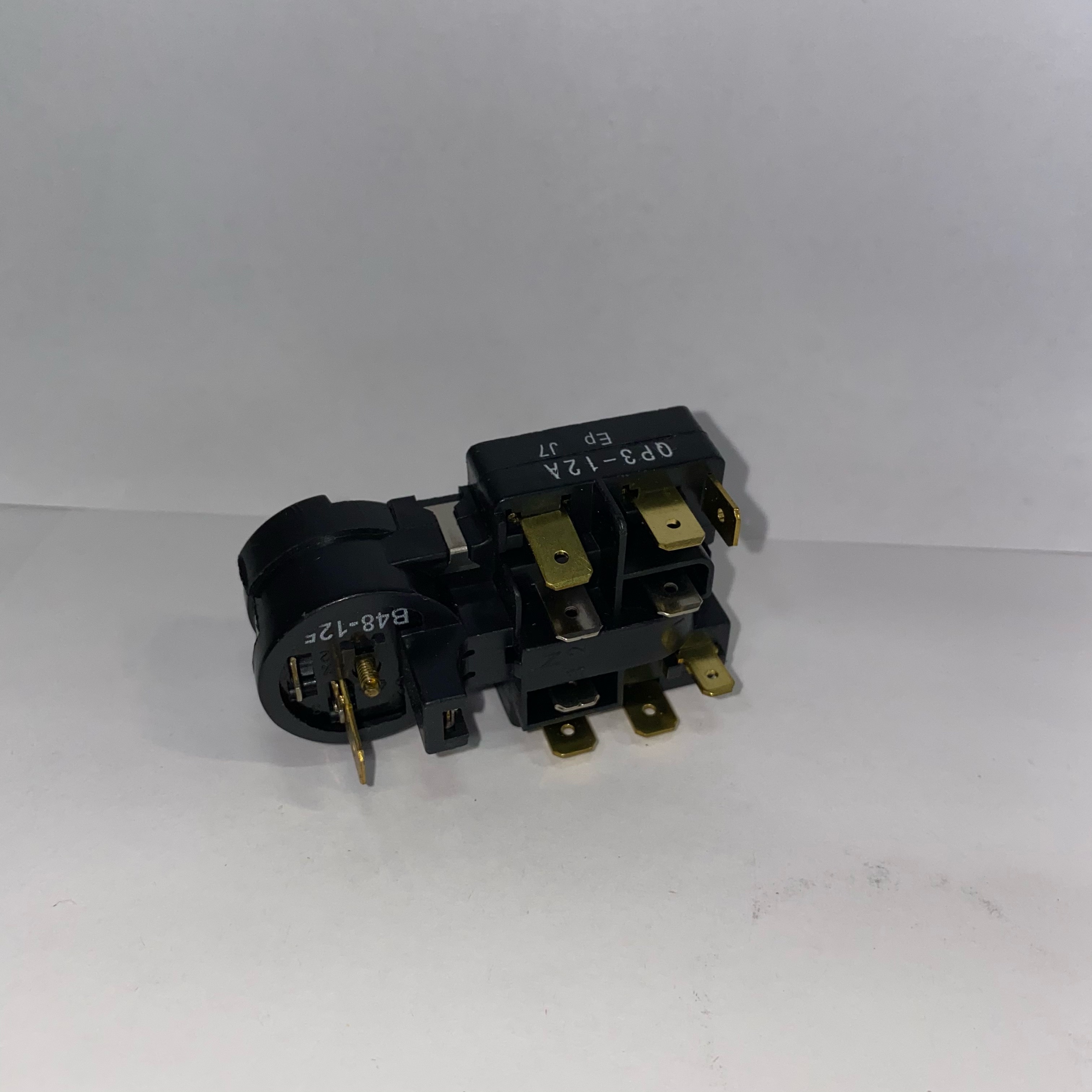 Реле пускозащитное HL188  QP3-12A  HOZ
